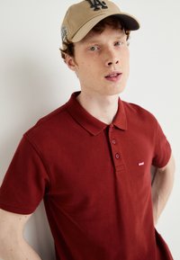 Levi's® Polo marškinėliai - fired brick