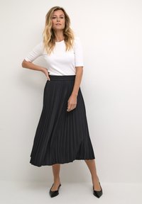 Kaffe LEANDRA - Veckad kjol - black deep