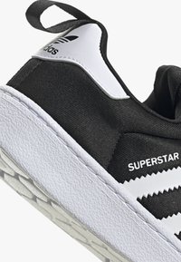 adidas Originals SUPERSTAR 360 - Matalavartiset tennarit - core black/ftwr white/gold met.