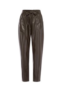 Bruine faux lederen broek met een hoge elastische tailleband, riemdetail en twee voorzakken. Aansluitende pasvorm met een gladde textuur.