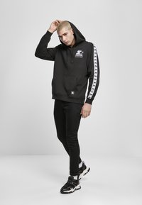 Starter REGULAR FIT - Jersey con capucha - black