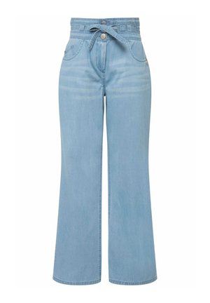 Lyseblå denim brede bukser med høj talje, der har et bindebælte, forlommer og subtile slidte detaljer.