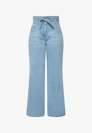 Valkoiset siniset farkut leveillä lahkeilla ja korkealla vyötäröllä, joissa on nauhavyö, etutaskut ja hienovaraiset kulutustiedot.