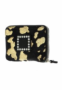 Cartera de estampado de leopardo en negro y dorado con un acabado texturizado similar al pelo, cremallera plateada y un adorno cuadrado con rhinestones.