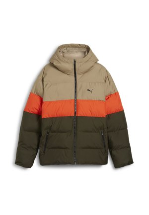 Padded jacket z kapturem w kolorach beżowym, pomarańczowym i zielonym, z blokowaniem kolorów. Przedni zamek błyskawiczny oraz boczne kieszenie w gładkiej, pikowanej teksturze.