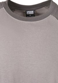 Urban Classics RAGLAN CONTRAST  - Apdrukāts T-krekls - grey/khaki