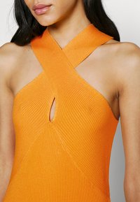 Vero Moda VMGLORIA CROSSOVER DRESS - Robe fourreau - radiant yellow