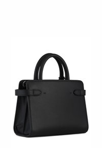 Sac à main en cuir noir avec un design structuré, double poignées supérieures et accents matériels subtils. Texture lisse, forme rectangulaire et détails minimalistes.