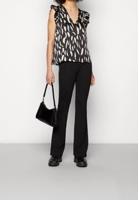 Object Blouse - black