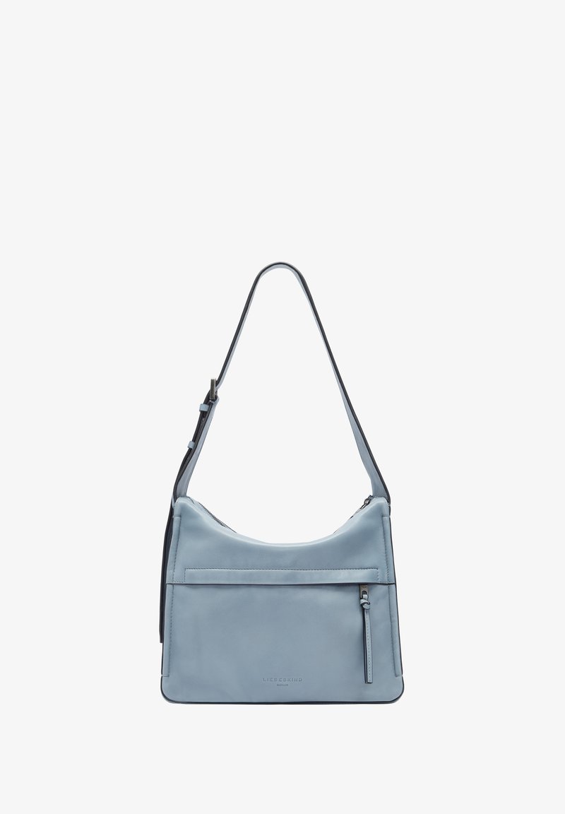 Helle blaue Leder-Umhängetasche mit einem Reißverschluss oben, einer Fronttasche und einem verstellbaren Strap. Glatte Textur und minimalistisches Design mit Logodetail.