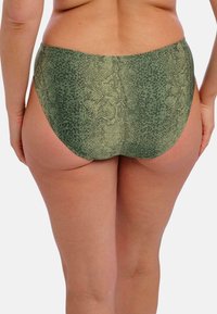 Bas de bikini en imprimé serpent vert avec jambes à découpe haute et texture lisse, dotée d'une large ceinture élastique et d'un subtil éclat.