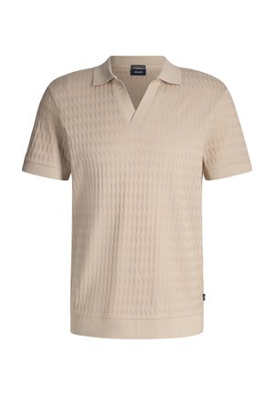 Beżowa koszulka polo z krótkim rękawem o fakturowanym wzorze, z kołnierzem w serek i jednolitym obszyciem. Metka widoczna w pobliżu dolnego brzegu.