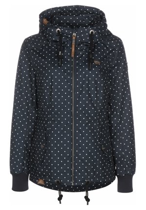 Marineblauwe polkadot jas met capuchon, ritsluiting, trekkoord aan de onderkant en geribde manchetten. Beschikt over twee zijzakken en leren accenten.