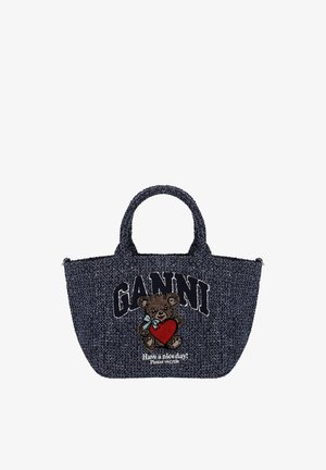Borsa tote blu scuro testurizzata con un orsetto che tiene un cuore rosso, testo "GANNI" sopra e "Buona giornata! Per favore ricicla" sotto.
