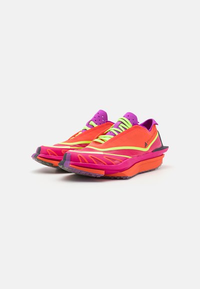 adidas by Stella McCartney EARTHLIGHT PRO - Sportovní boty - active orange/real magenta/shock purple