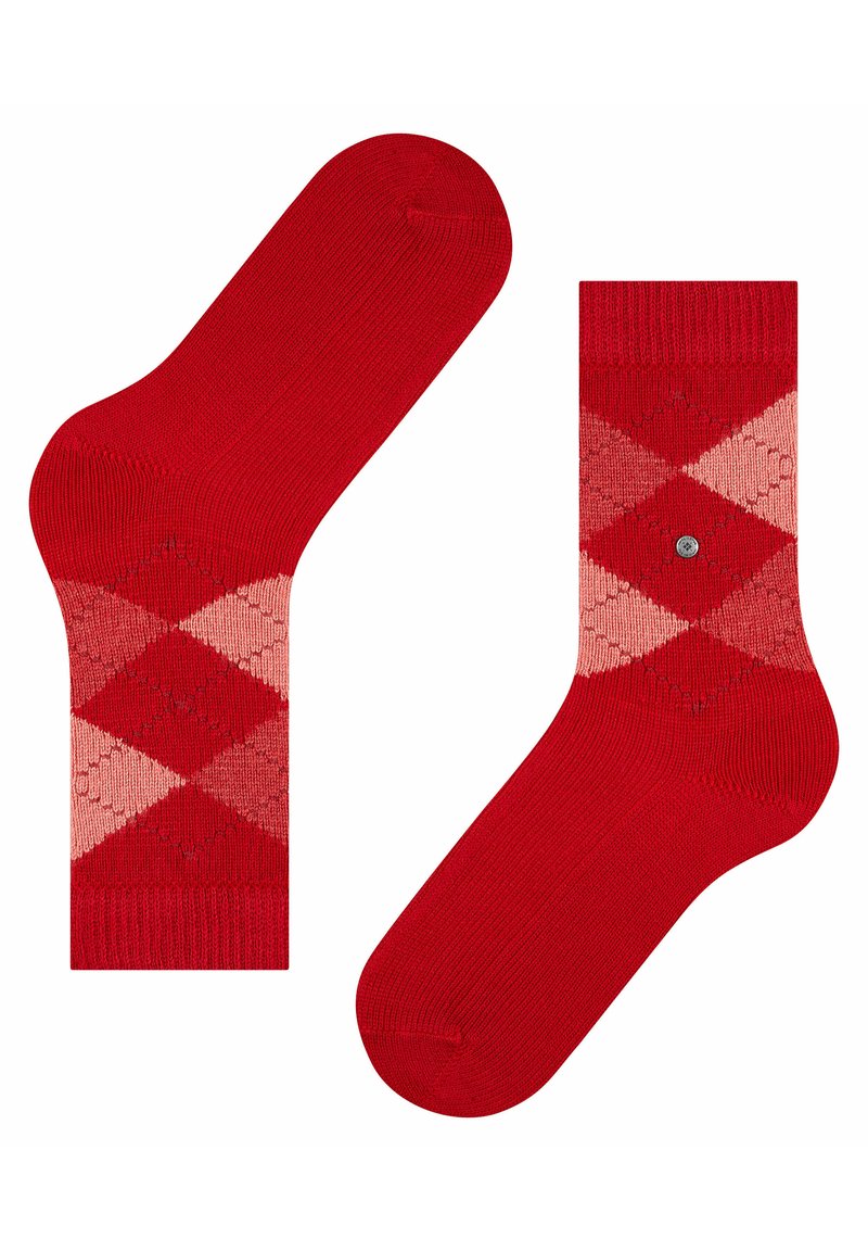 Calcetines rojos con un patrón de diamantes en tonos de rosa. Hechos de un material suave, con puños acanalados y una textura lisa. Detalle pequeño en plateado presente.