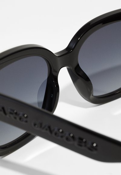 MARC JACOBS Ochelari de soare - black