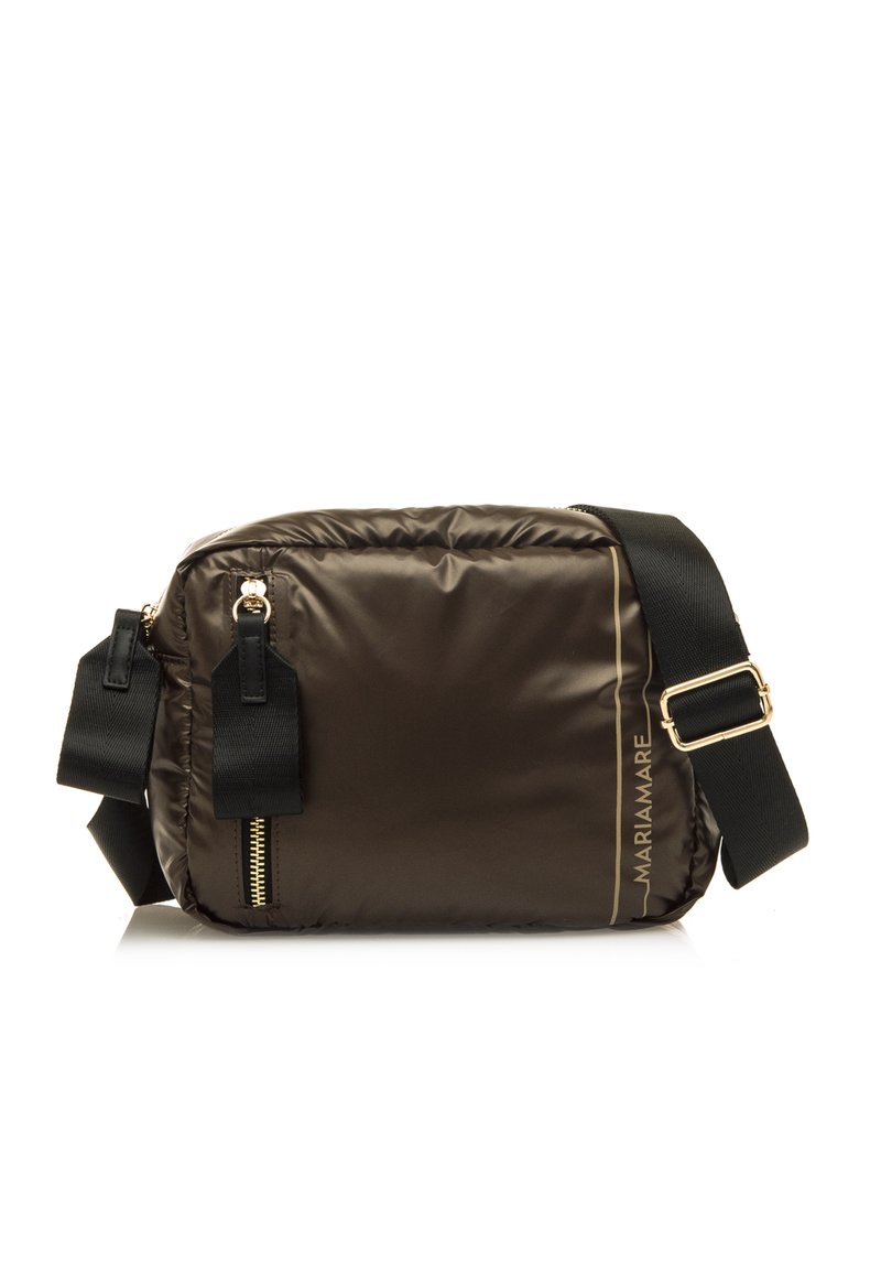 Borsa a tracolla in nylon marrone con un design elegante e imbottito. Caratterizzata da una zip dorata, cinturino nero e logo del marchio stampato in oro.