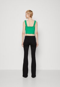 ONLY Tall ONLROSE RETRO - Alt laienevad teksad - washed black