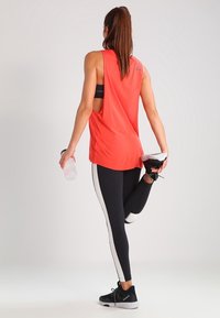 Reebok Top - red