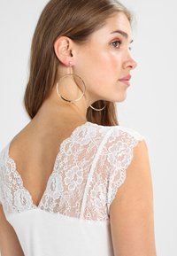 Culture CUELONA - T-shirt con stampa - spring gardenia