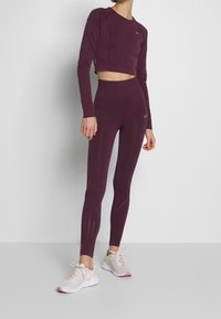 ONLY Play T-shirt till träning - purple