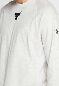 Under Armour Langarmshirt - white