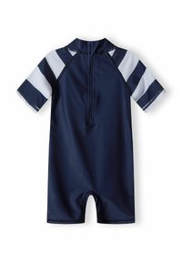 Combinaison de plongée à manches courtes de couleur bleu marine avec des accents à rayures blanches, dotée d'une fermeture éclair dans le dos et d'une texture lisse, conçue pour le confort et la flexibilité.