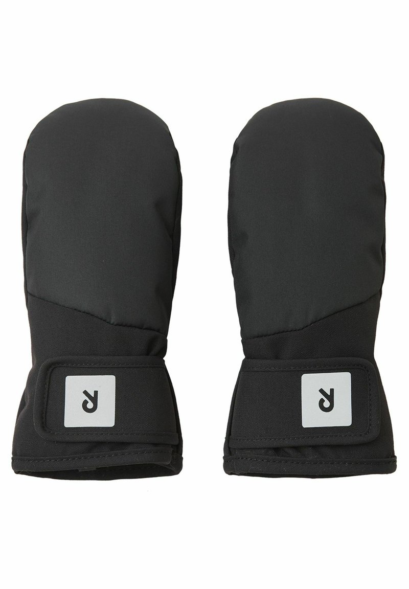 Moufles noires isolées en tissu lisse, dotées d'une sangle velcro et d'un patch logo au niveau du poignet. Design rond et rembourré.