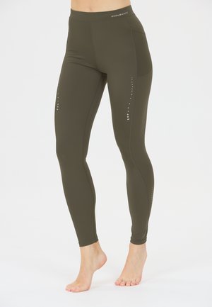 Olijfgroene leggings met een hoge tailleband, een getextureerd mesh paneel en een reflecterend stippenpatroon langs de zijkanten voor zichtbaarheid. Smooth, rekbare stof.