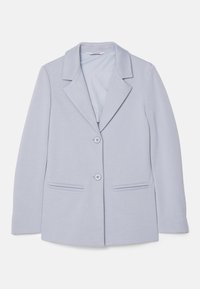 Lichtblauwe blazer met een gesneden kraag, twee knopen en twee voorzakken met horizontale naden. Glad, textuurstof.
