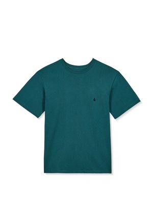 T-shirt bleu sarcelle à manches courtes avec un petit logo noir sur le côté gauche de la poitrine, présenté sur fond blanc.