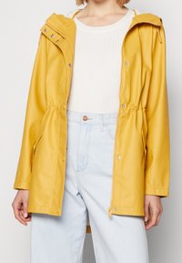 Vero Moda Parkaer - yellow
