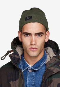 Jack & Jones - JACDNA BEANIE - Berretto - olive Immagine in miniatura 1