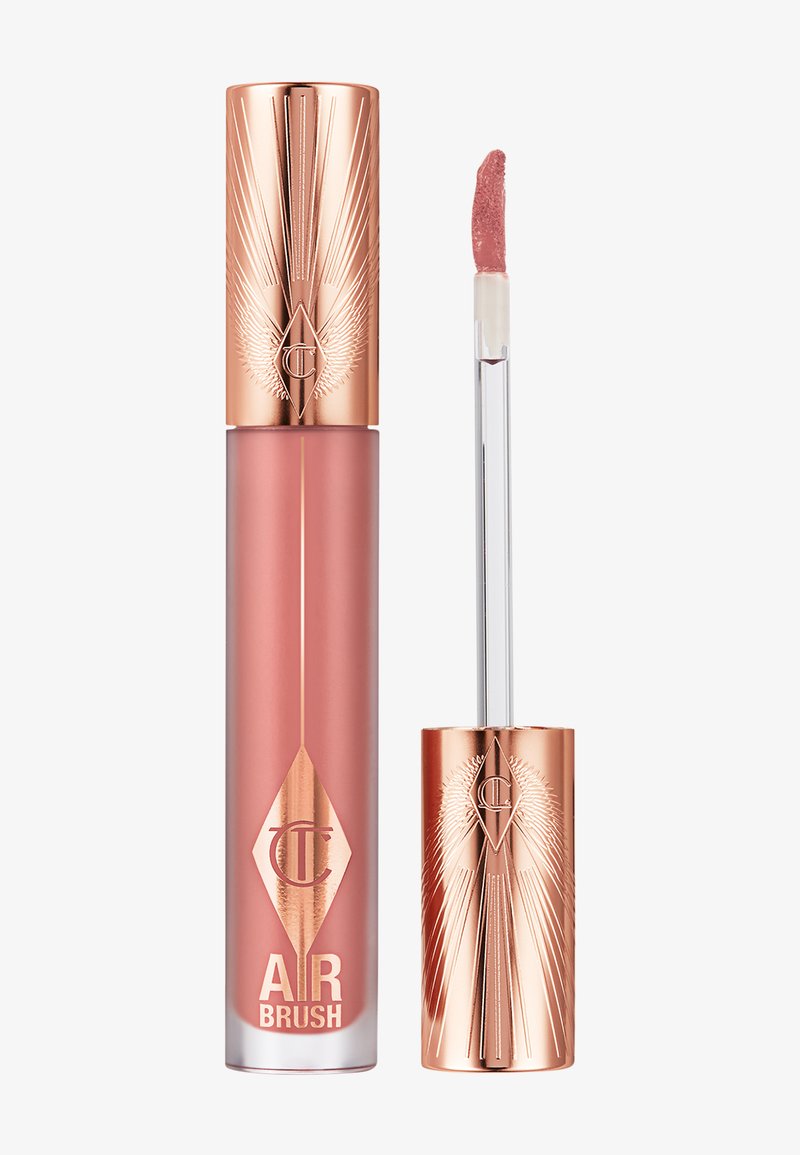 Flüssiger Lippenstift in Roségold mit Pinselapplikator, der einen nude-rosa Glanz auf dem Pinsel zeigt.