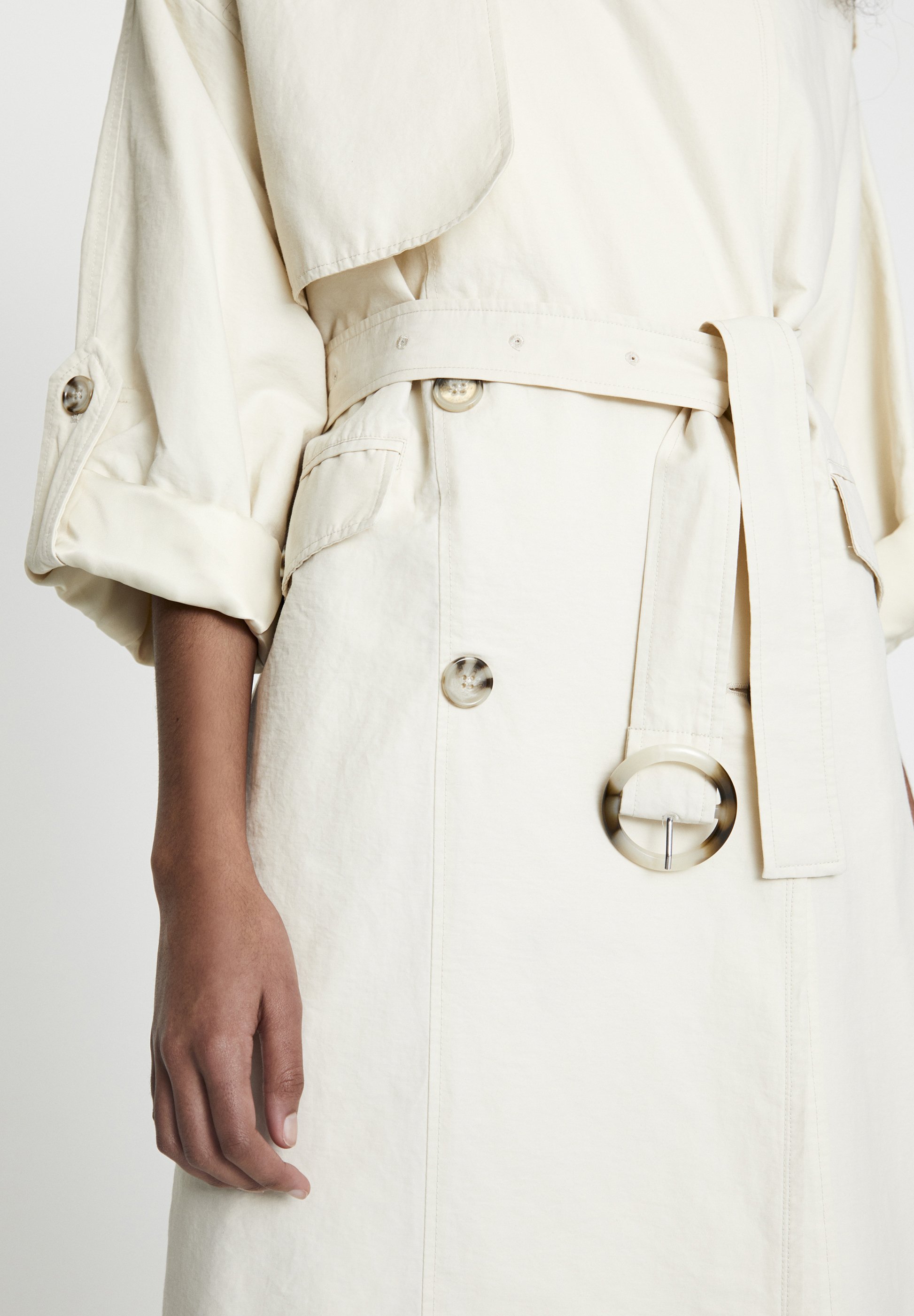 trenchcoat pull and bear