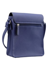 Blaue Lederhandtasche mit strukturierter Oberfläche, umklappbarem Deckel, verstellbarem Trageriemen und einer vorderen Reißverschlusstasche für zusätzlichen Stauraum.