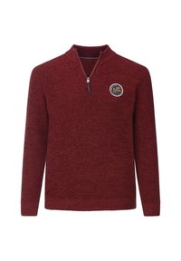 Roter gestrickter Pullover mit einem halben Reißverschluss am Kragen, gerippter Textur und einem runden Logo-Patch auf der linken Brust. Lange Ärmel, lockere Passform.