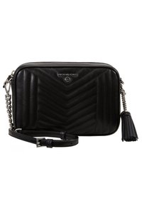 Schwarze Leder-Crossbody-Tasche mit einem Chevron-Steppdesign, silbernem Hardware, verstellbarem Riemen und seitlichem Quastendetail. Mit Reißverschluss.