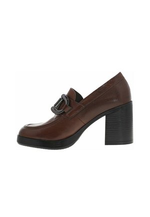Chaussure à talon en cuir marron avec un bout arrondi, dotée d'une boucle décorative et d'un talon noir texturé, conçue pour le confort et la stabilité.