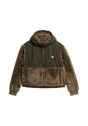 Olijfgroene jas met capuchon van nepbont en nylon, met bruine bontaccenten en zijzakken. Voorzien van ribbelmanchetten en een logo-opdruk op de borst.