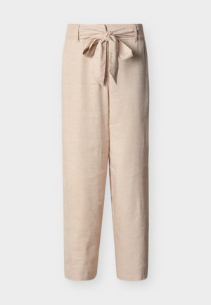 Pantalon en lin beige clair avec une ceinture nouée, coupe droite et texture lisse. Caractérisé par des jambes larges et sans poches apparentes.