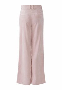 Pantalon large rose clair en tissu côtelé. Caractérisé par une taille haute, des poches arrière et une silhouette fluide.