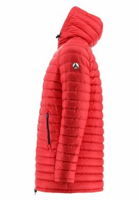 Rode pufferjack met een capuchon, voorzien van een gequiltde textuur, een zijrits en een logopatch op de mouw.