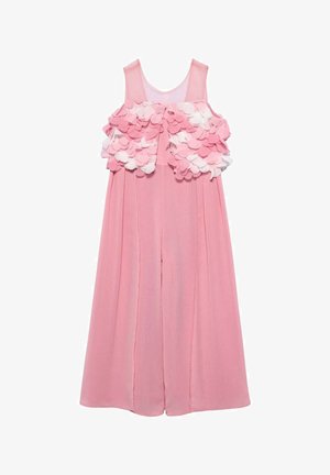 Abito rosa senza maniche con petali di tessuto circolari sovrapposti in rosa chiaro e bianco sul petto, gonna plissettata fluente e dritta.