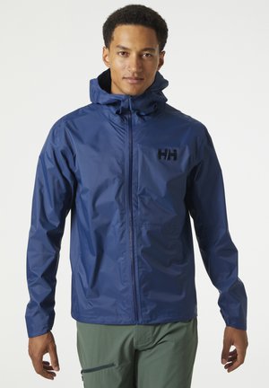 Chaqueta a prueba de agua de color azul marino con capucha, que presenta un cierre frontal con cremallera y el logo "HH" en el pecho. Confeccionada con un material texturizado y ligero.