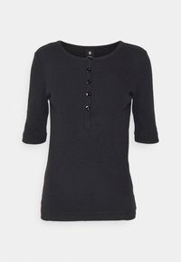 Svart kortärmad henley-tröja med fyra framknappar och rund halsringning, visad mot en vit bakgrund.