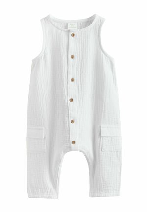 Biały bezrękawnik niemowlęcy z teksturowanej tkaniny, z drewnianymi guzikami z przodu i dwoma naszywanymi kieszeniami z przodu, zaprojektowany z myślą o komforcie i łatwości noszenia.