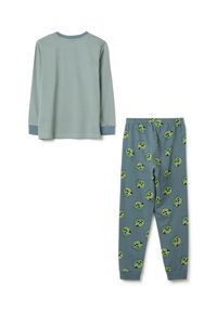 Lange mouwen lichtgewicht katoenen pyjama-set in gedempt groen, met gebloemde broek en lichtgroene patronen op een donkere achtergrond.