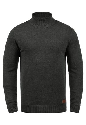 Temno siva pulover s turtleneck ovratnikom iz pletenine. Ima rebrast vratni del in manšete ter majhen rjav usnjen detajl na robu.